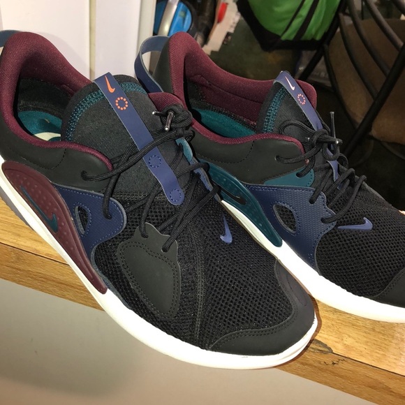 NIKE shoe - Picture 5 of 9